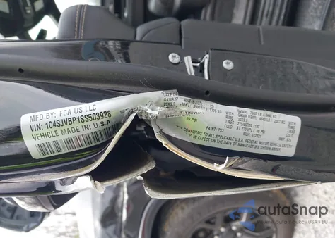 2025 Jeep Wagoneer Series Ii 4X4 z USA, uszkodzony, nr VIN 1C4SJVBP1SS503928